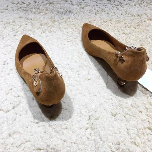 Heel Shoes. Pumps - Picture 2 of 4